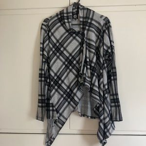 Lightweight plaid sweater / shirt